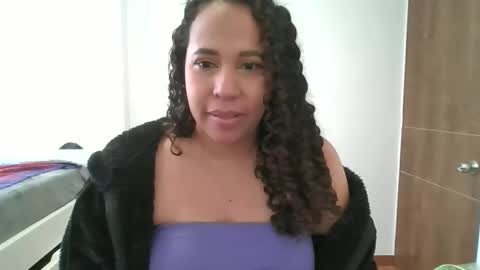Snapshot of latina_hot84 chatting on January 7, 3:58 pm Mercedes online show from January 7, 3:58 pm