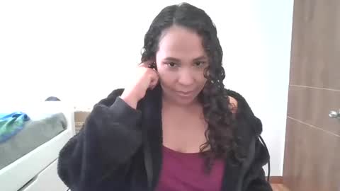 Snapshot of latina_hot84 chatting on January 8, 4:09 pm Mercedes online show from January 8, 4:09 pm