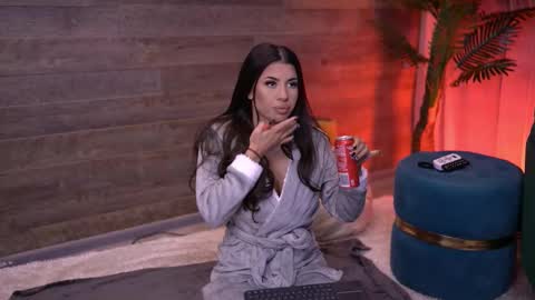 Latina online show from November 11, 5:57 pm