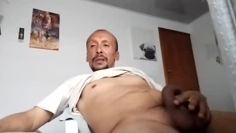 latinhardfucker1980 online show from January 17, 9:28 pm