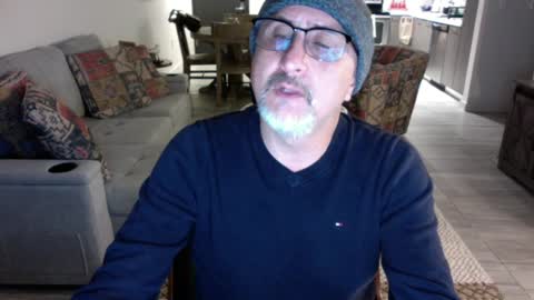 Snapshot of latinnous chatting on December 4, 6:00 am QS - INDEPENDENT MODEL online show from December 4, 6:00 am