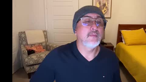 Snapshot of latinnous chatting on November 22, 5:17 am QS - INDEPENDENT MODEL online show from November 22, 5:17 am