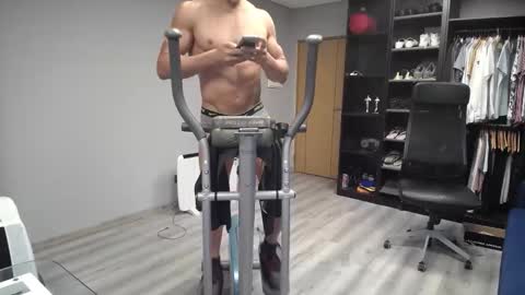 sam online show from October 25, 8:00 am