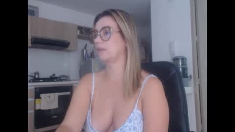 latinpaprika online show from February 25, 11:41 am