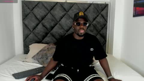 Snapshot of latrellx7 chatting on September 15, 2:55 am LEANDRO online show from September 15, 2:55 am
