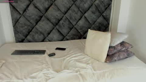 Snapshot of latrellx7 chatting on September 19, 3:52 am LEANDRO online show from September 19, 3:52 am
