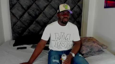 Snapshot of latrellx7 chatting on September 29, 3:44 am LEANDRO online show from September 29, 3:44 am