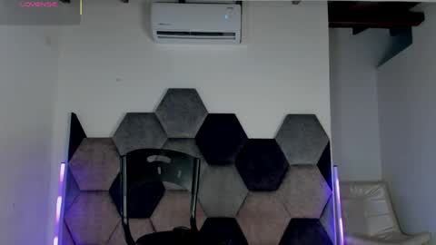 LEANDRO online show from May 18, 3:13 am