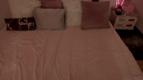 Snapshot of lau_123x chatting on January 5, 8:52 pm Laura online show from January 5, 8:52 pm