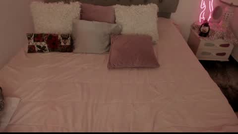 Snapshot of lau_123x chatting on January 7, 3:35 am Laura online show from January 7, 3:35 am