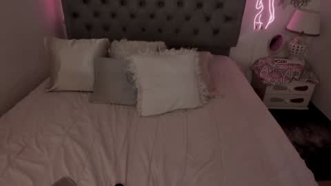 Snapshot of lau_123x chatting on January 19, 4:33 am Laura online show from January 19, 4:33 am