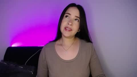 Snapshot of lau_24 chatting on December 19, 1:12 am lau_24 online show from December 19, 1:12 am