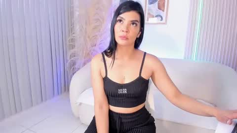 Snapshot of lau_reyes chatting on October 3, 12:24 pm lau_reyes online show from October 3, 12:24 pm