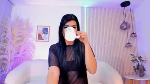 Snapshot of lau_reyes chatting on October 8, 12:25 pm lau_reyes online show from October 8, 12:25 pm