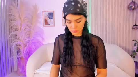 Snapshot of lau_reyes chatting on October 17, 12:41 pm lau_reyes online show from October 17, 12:41 pm