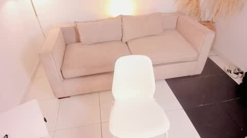 Snapshot of lau_reyes chatting on October 19, 1:45 pm lau_reyes online show from October 19, 1:45 pm