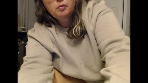 Snapshot of laulauma chatting on November 4, 12:21 am LauLauMa online show from November 4, 12:21 am