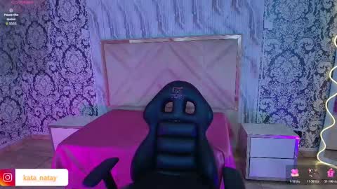 laulin_tay online show from February 9, 4:05 am