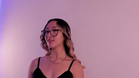 Snapshot of laumiller chatting on November 1, 10:50 am Lau Miller online show from November 1, 10:50 am