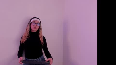 Snapshot of laumiller chatting on November 4, 11:15 pm Lau Miller online show from November 4, 11:15 pm