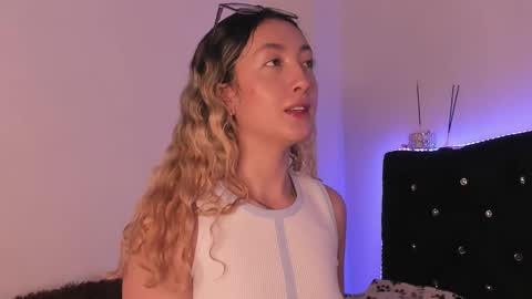 Snapshot of laumiller chatting on November 25, 3:39 am Lau Miller online show from November 25, 3:39 am