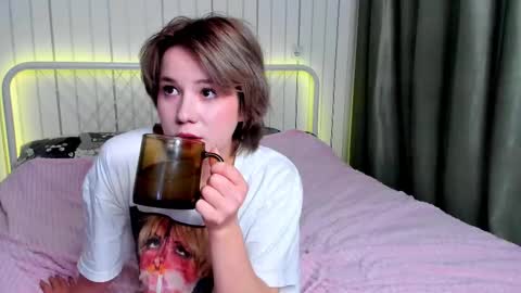 Snapshot of launakohan chatting on October 23, 8:40 pm Kylie online show from October 23, 8:40 pm