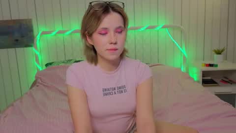 Snapshot of launakohan chatting on November 26, 8:21 pm Kylie online show from November 26, 8:21 pm