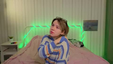 Snapshot of launakohan chatting on November 27, 8:33 pm Kylie online show from November 27, 8:33 pm