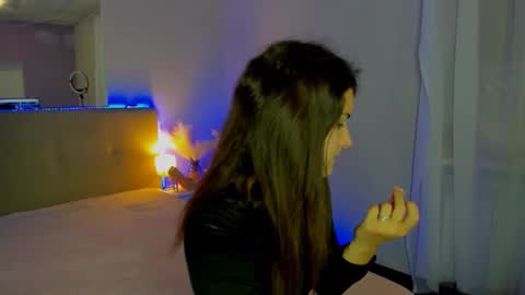 Laura online show from November 25, 6:13 am