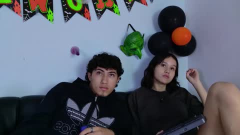 Snapshot of laura_and_kevin chatting on October 7, 4:37 pm laura_and_kevin online show from October 7, 4:37 pm