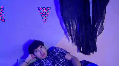 Snapshot of laura_and_kevin chatting on October 11, 2:15 pm laura_and_kevin online show from October 11, 2:15 pm