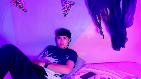 Snapshot of laura_and_kevin chatting on October 28, 1:36 pm laura_and_kevin online show from October 28, 1:36 pm