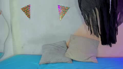 Snapshot of laura_and_kevin chatting on November 3, 1:23 pm laura_and_kevin online show from November 3, 1:23 pm