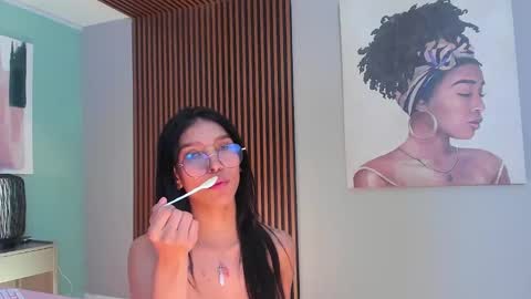 Laura online show from December 27, 7:57 pm