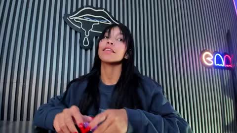 Laura online show from February 7, 8:10 pm