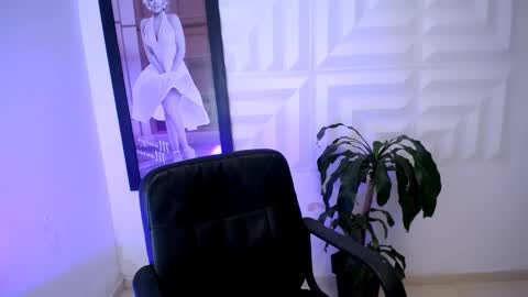 LAURA online show from November 8, 2:06 pm