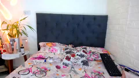 LAURA online show from March 24, 4:23 pm