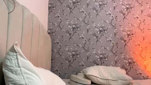 laura online show from December 26, 3:59 am