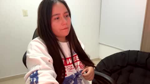 laura online show from November 19, 12:32 am