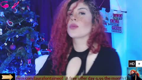 Snapshot of laura_fountain_ chatting on December 12, 2:04 am weedcam Curly Laura OF online show from December 12, 2:04 am