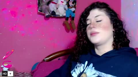 weedcam Curly Laura OF    online show from April 8, 11:21 am