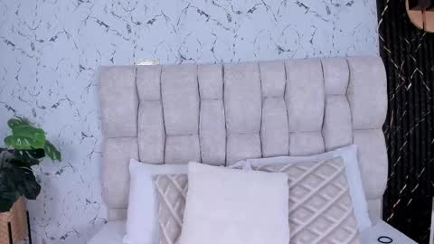 Snapshot of laura_ivy chatting on November 25, 12:27 pm LauraIvy online show from November 25, 12:27 pm