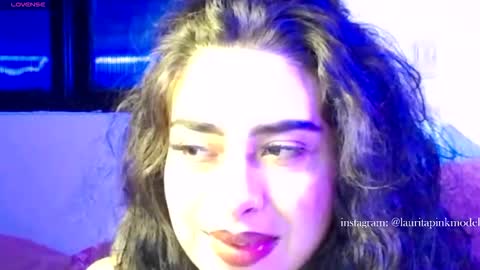 Snapshot of laura_pink01 chatting on December 17, 6:41 am laura_pink01 online show from December 17, 6:41 am