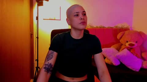 Laura Rose online show from April 3, 7:12 pm