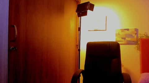 Laura Rose online show from April 7, 12:33 am