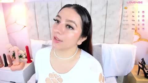 Laura Smith online show from December 13, 11:10 pm