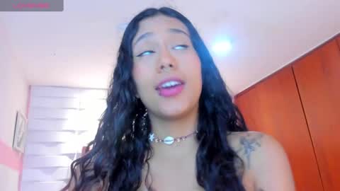 Snapshot of laura_smith33 chatting on January 9, 2:40 pm laura online show from January 9, 2:40 pm