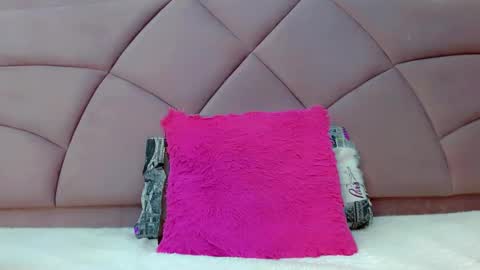 Snapshot of laura_sweet7 chatting on December 14, 4:56 am Laura online show from December 14, 4:56 am