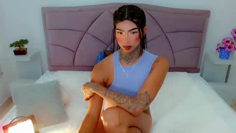 Snapshot of laura_sweet7 chatting on January 30, 5:52 am Laura online show from January 30, 5:52 am