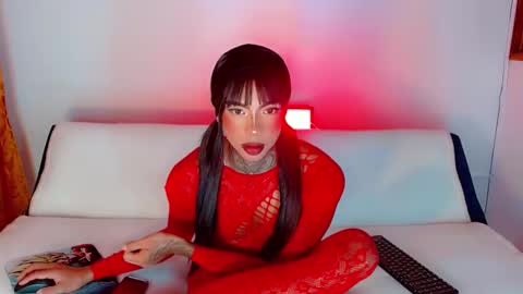 Snapshot of laura_sweet7 chatting on February 21, 2:17 am Laura online show from February 21, 2:17 am